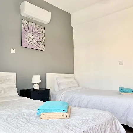 아파트 Diana Townhouse 1 파포스