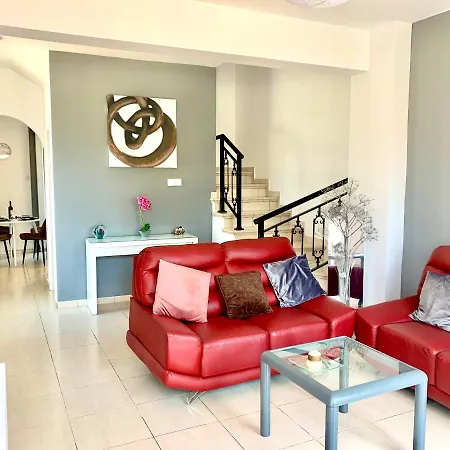 Diana Townhouse 1 Пафос